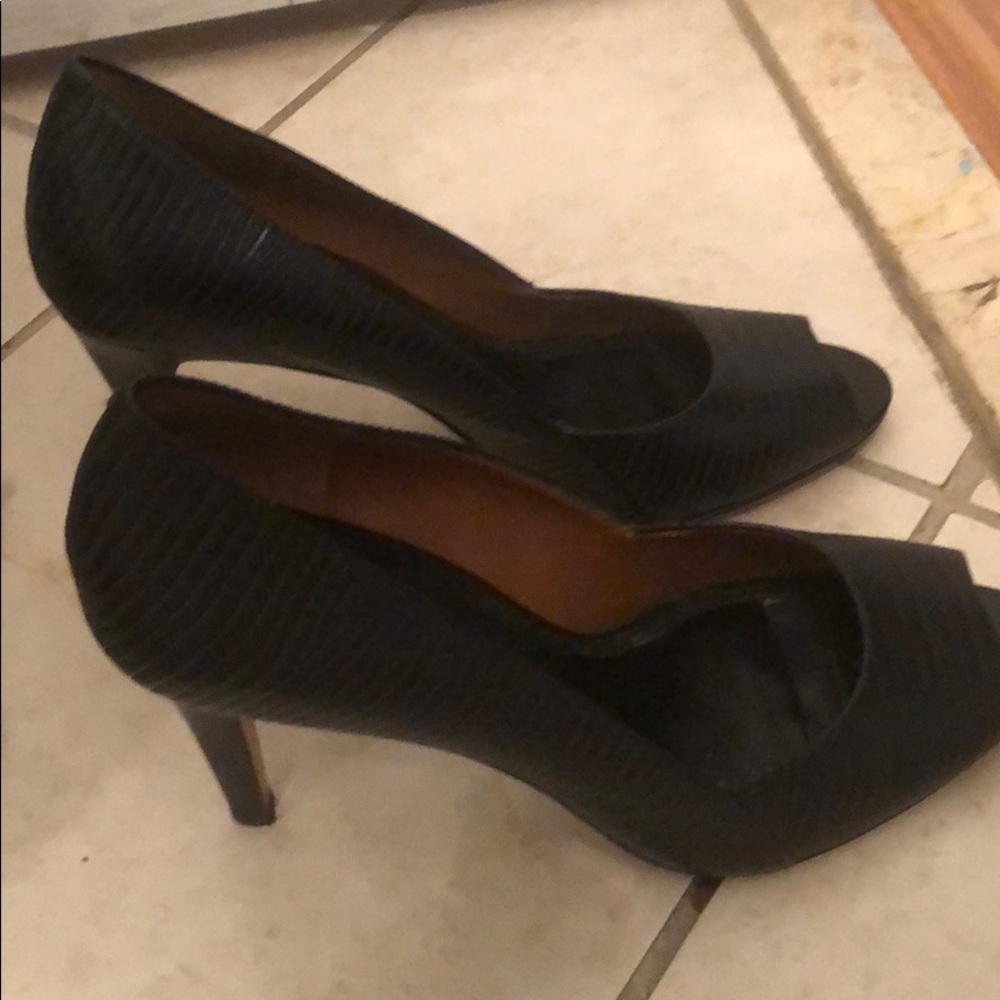 Banana republic opened toes